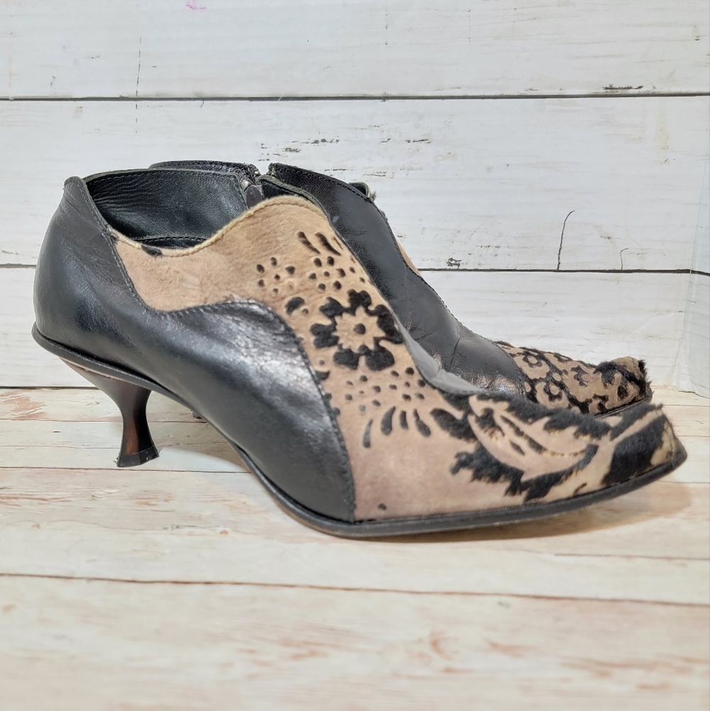 Cydwoq Vintage calfhair and leather booties - Picture 13 of 13
